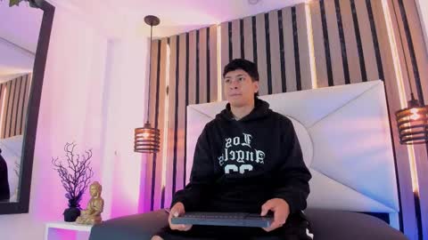 Snapshot of twink_bunny chatting on 11.05.25 samu online show from 11.05.25