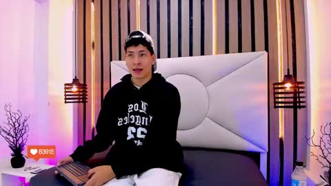 Snapshot of twink_bunny chatting on 11.08.25 samu online show from 11.08.25