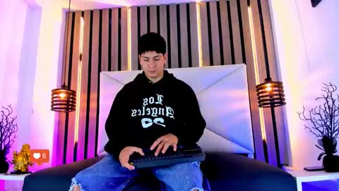 Snapshot of twink_bunny chatting on 11.14.25 samu online show from 11.14.25