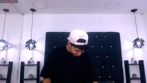 Snapshot of twink_bunny chatting on 11.18.25 samu online show from 11.18.25