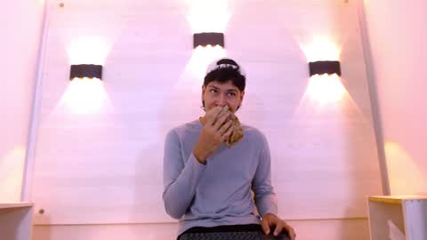 Snapshot of twink_bunny chatting on 11.26.25 samu online show from 11.26.25