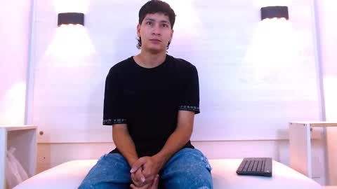 Snapshot of twink_bunny chatting on 11.28.25 samu online show from 11.28.25