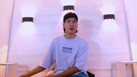 Snapshot of twink_bunny chatting on 12.01.25 samu online show from 12.01.25