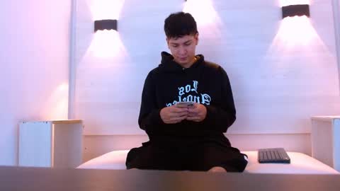 Snapshot of twink_bunny chatting on 12.16.25 samu online show from 12.16.25