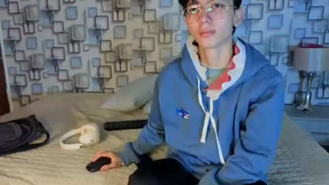 Snapshot of twink_sebas7 chatting on 06.25.26 Sebastin online show from 06.25.26