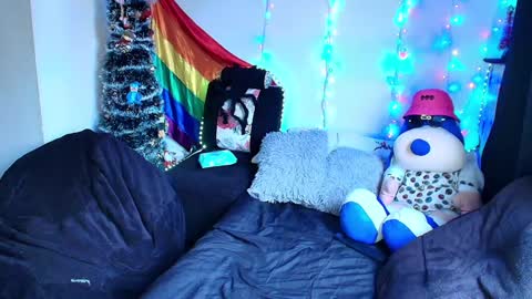 Snapshot of twink_sebas_ chatting on 12.29.24 Bad boy sebastian online show from 12.29.24