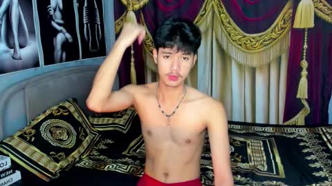 Snapshot of twinkclark chatting on 11.10.25 clark online show from 11.10.25