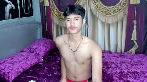 Snapshot of twinkclark chatting on 11.19.25 clark online show from 11.19.25