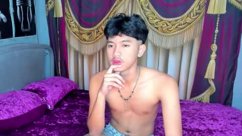 Snapshot of twinkclark chatting on 11.29.25 clark online show from 11.29.25