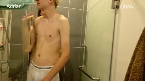 Snapshot of twinks_inlove chatting on 09.28.25 Adrian Chris vers online show from 09.28.25