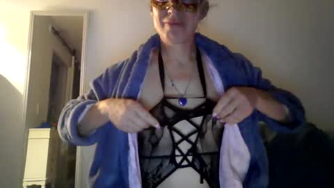 Snapshot of twoboobsonepenis chatting on 06.11.26 twoboobsonepenis online show from 06.11.26
