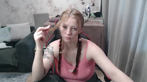 Snapshot of twocutiecats chatting on 02.07.25 Eva and Tim online show from 02.07.25