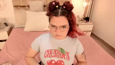 Twiggy online show from 02.13.25