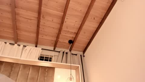 Twiggy online show from 02.13.25