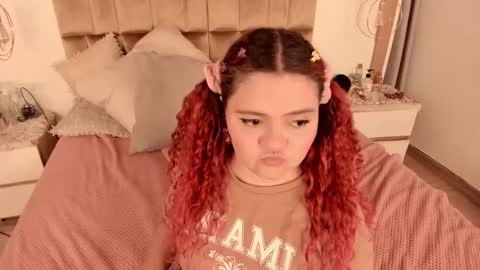 Twiggy online show from 02.21.25