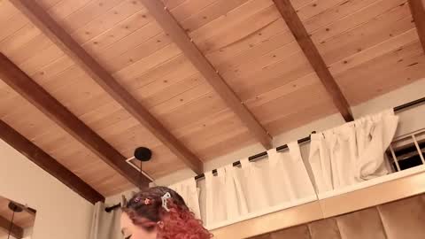 Twiggy online show from 02.24.25