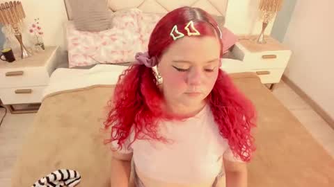 Twiggy online show from 09.11.25