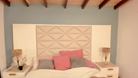 Twiggy online show from 10.02.25