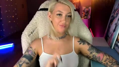Snapshot of tykioty_miley chatting on 05.23.26 Miley online show from 05.23.26