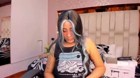 Snapshot of tyla_demon chatting on 02.21.25 TYLA online show from 02.21.25