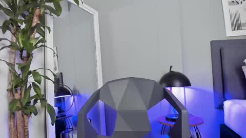 Snapshot of tyler_fox_ chatting on 10.26.25 Tyler Fox online show from 10.26.25