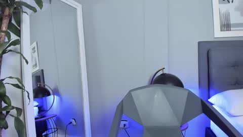 Snapshot of tyler_fox_ chatting on 10.29.25 Tyler Fox online show from 10.29.25