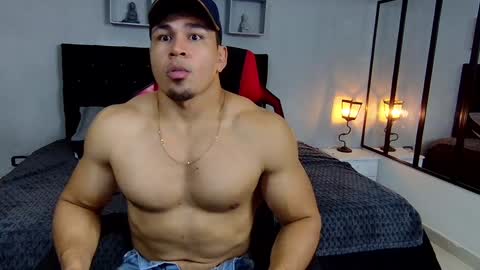 Snapshot of tyler_hank1 chatting on 12.07.24 tyler_hank1 online show from 12.07.24