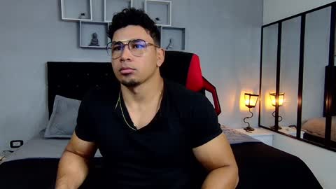 Snapshot of tyler_hank1 chatting on 01.10.25 tyler_hank1 online show from 01.10.25