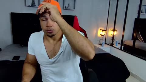 Snapshot of tyler_hank1 chatting on 01.14.25 tyler_hank1 online show from 01.14.25