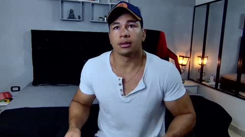 Snapshot of tyler_hank1 chatting on 01.27.25 tyler_hank1 online show from 01.27.25