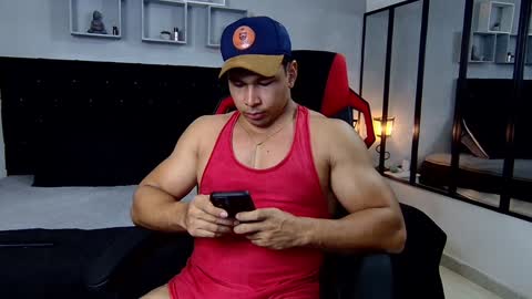 Snapshot of tyler_hank1 chatting on 01.27.25 tyler_hank1 online show from 01.27.25