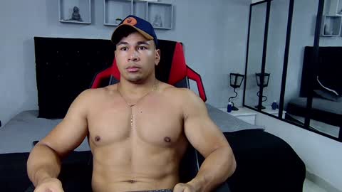 Snapshot of tyler_hank1 chatting on 02.06.25 tyler_hank1 online show from 02.06.25