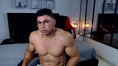 Snapshot of tyler_hank1 chatting on 03.07.25 tyler_hank1 online show from 03.07.25