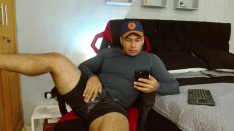 Snapshot of tyler_hank1 chatting on 11.23.25 tyler_hank1 online show from 11.23.25