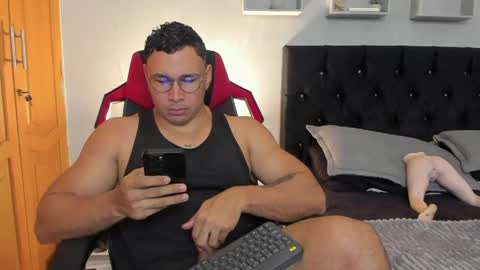 tyler_hank1 online show from 04.16.26