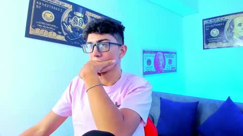 Snapshot of tylerwhiite_ chatting on 01.18.25 online show from 01.18.25