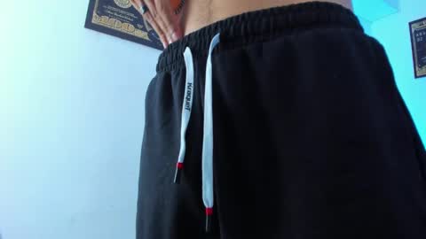 Snapshot of tylerwhiite_ chatting on 02.01.25 online show from 02.01.25