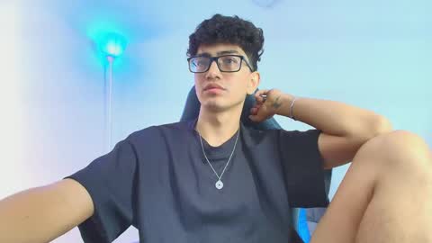 Snapshot of tylerwhiite_ chatting on 10.11.25 online show from 10.11.25