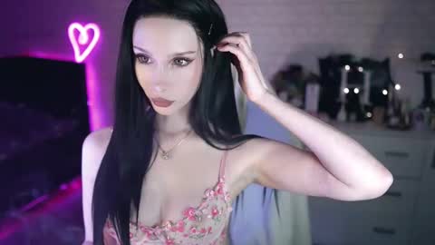 Izzy    online show from 02.18.25