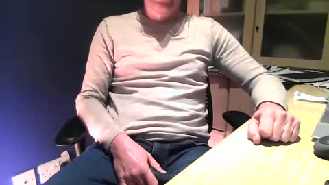 Snapshot of ukshowall chatting on 12.27.24 mark online show from 12.27.24