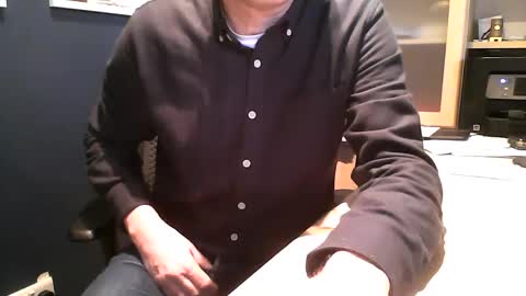 Snapshot of ukshowall chatting on 01.23.25 mark online show from 01.23.25