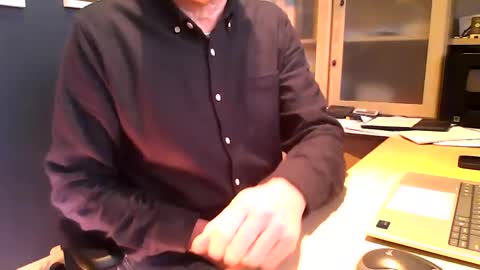 Snapshot of ukshowall chatting on 01.23.25 mark online show from 01.23.25