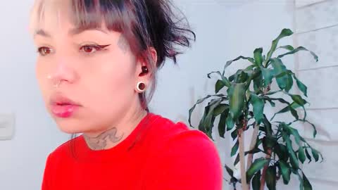 Snapshot of ulala_martina chatting on 10.31.25 Martina online show from 10.31.25