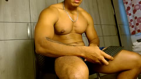 Snapshot of ulisess15 chatting on 04.24.26 Felipe model independent online show from 04.24.26