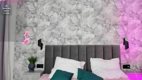 Snapshot of ultima_ma18 chatting on 10.25.25 Melena online show from 10.25.25