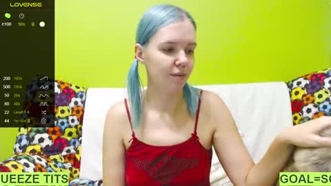 Snapshot of ultra_meow chatting on 01.05.25 Roxy online show from 01.05.25