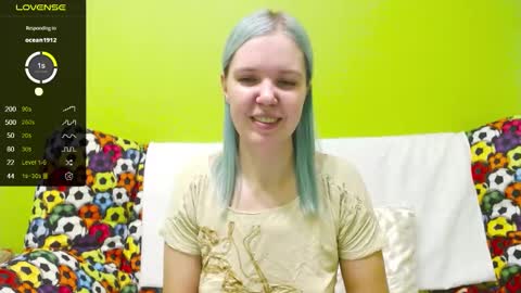 Snapshot of ultra_meow chatting on 01.22.25 Roxy online show from 01.22.25