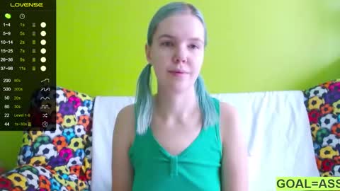 Snapshot of ultra_meow chatting on 01.27.25 Roxy online show from 01.27.25