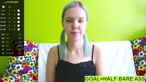 Snapshot of ultra_meow chatting on 02.03.25 Roxy online show from 02.03.25