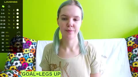 Snapshot of ultra_meow chatting on 02.05.25 Roxy online show from 02.05.25